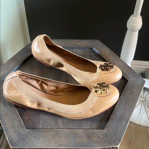 Tory Burch, size 6.5, Beige Leather Flats with Gold Logo, EUC - Picture 2 of 11